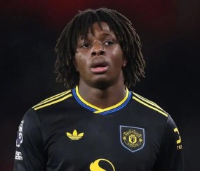 开云体育-曼联边锋多尔古腿筋受伤预计缺阵十周，将错过八场比赛|阿森纳|德里赫特|利兹联|阿莫林|托马斯-卡里克_新浪体育_新浪新闻