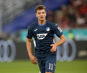 开云体育app-每体：巴萨关注霍芬海姆前锋阿斯拉尼，球员也优先考虑加盟巴萨