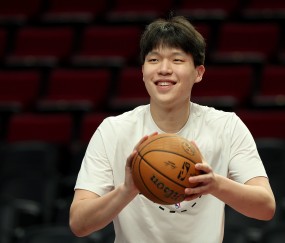 开云体育官网-混音主帅：杨瀚森是我们攻防两端的锚 篮板比之前好多了