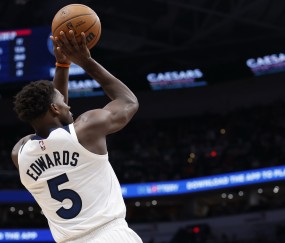 开云体育下载-扛起产量！爱德华兹半场11投5中&amp;三分5中2 拿下17分4板1助
